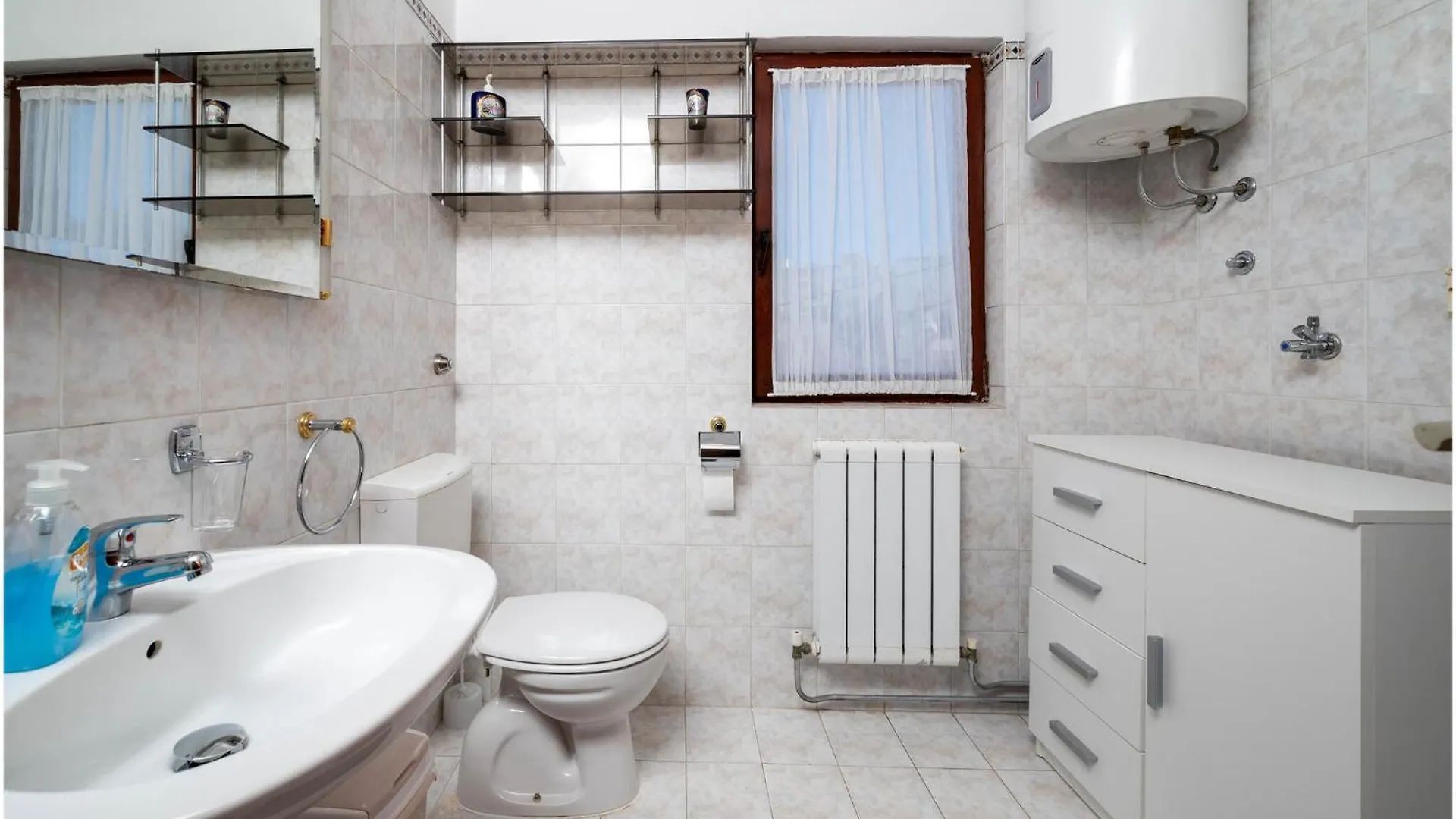 Nice Apartment In Pula With Kitchen Horvátország