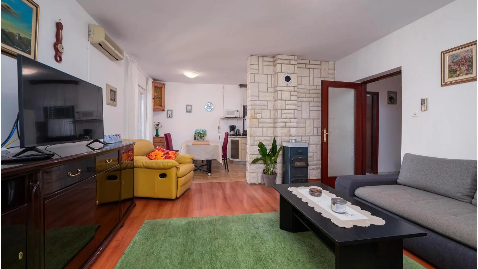 Nice Apartment In Pula With Kitchen Horvátország